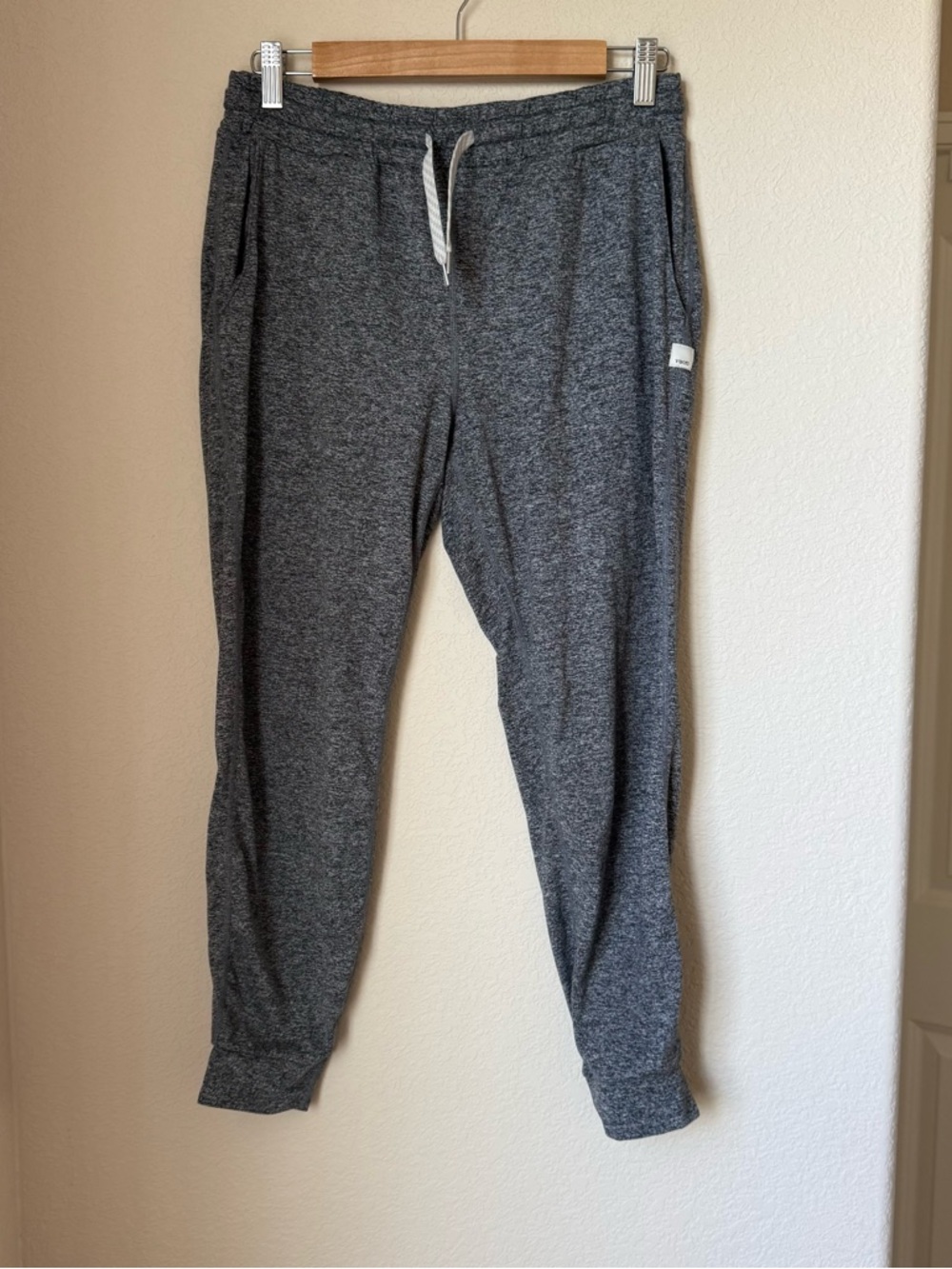 Vuori Heather Gray Joggers Size Small